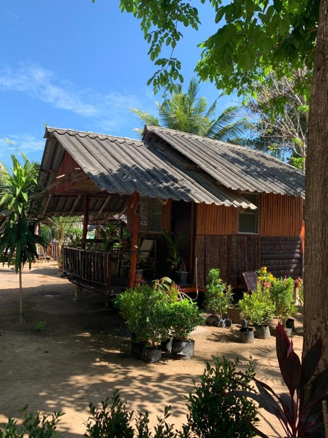 Montra Long Beach Bungalows Ko Lanta Exterior foto